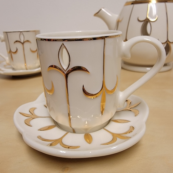 PartyLite Tea for Two Teapot Tealight Holder + Two Matching Cups & Saucers - Picture 4 of 6